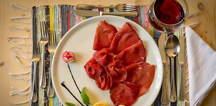 “Gustosando”, “Sentiero del vino”, “Costiera dei Cech in cantina” and “Bresaolando” “Gustosando”, “Sentiero del vino”, “Costiera dei Cech in cantina” and “Bresaolando”
