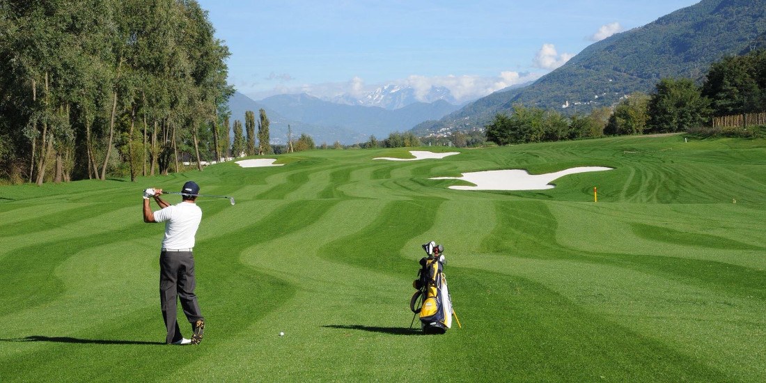 Con l'arrivo della primavera ricomincia la stagione del golf in Valtellina. Aperti Bormio Golf e a Caiolo, vicino Sondrio, il Valtellina Golf